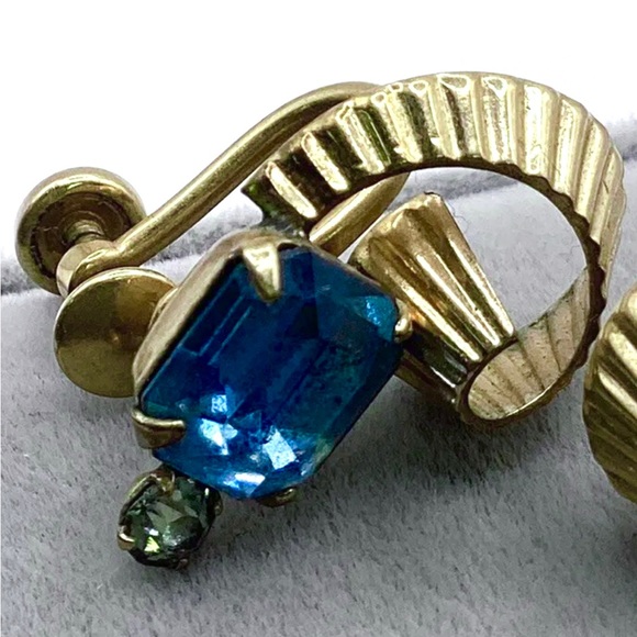 BOGO > Van Dell 12K GF Topaz Blue& Peridot Green Rhinestone Screw Back Earrings - Picture 2 of 7